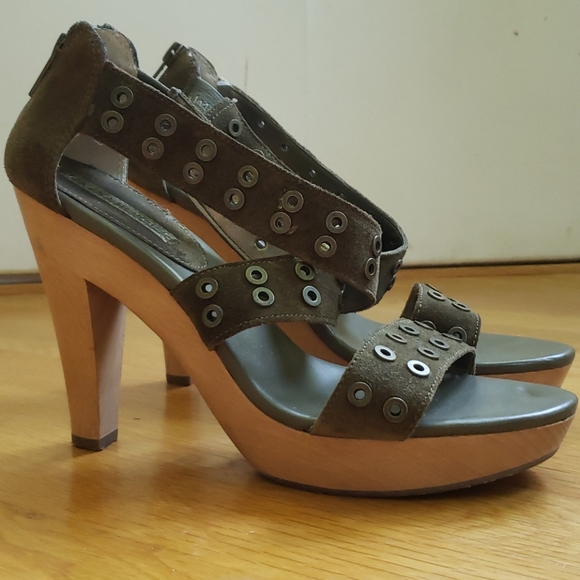 NIB Banana Republic Bethel Olive Suede Heels - Picture 2 of 9